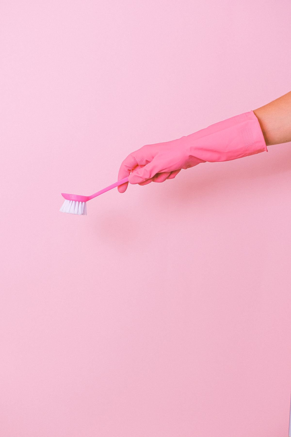 Crop housekeeper with cleaning brush -
